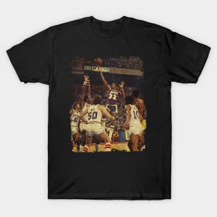 Magic Johnson vs Sixers - NBA Finals Game 6, 1980 T-Shirt